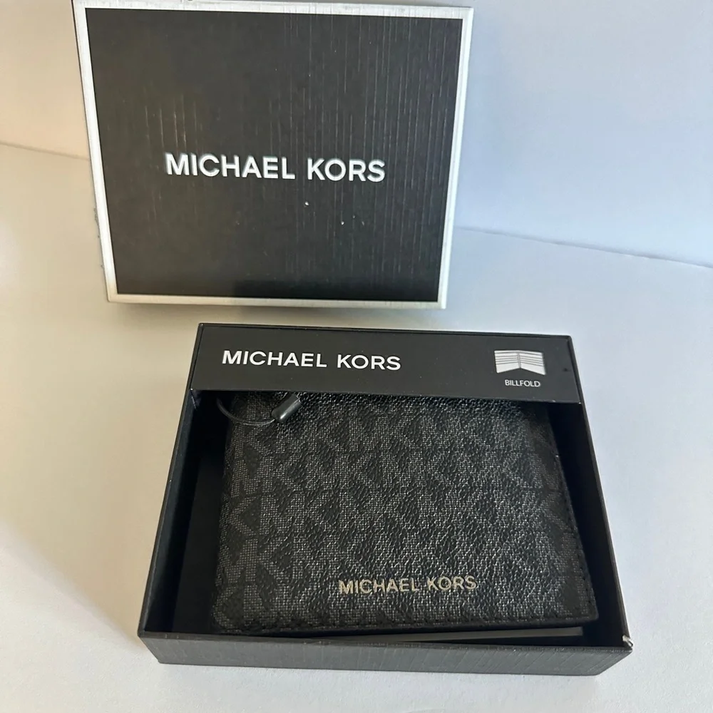 NWT Michael Kors Textured Black Wallet Holder